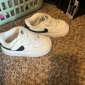 Nike Force 1 Low EasyOn in White and Black